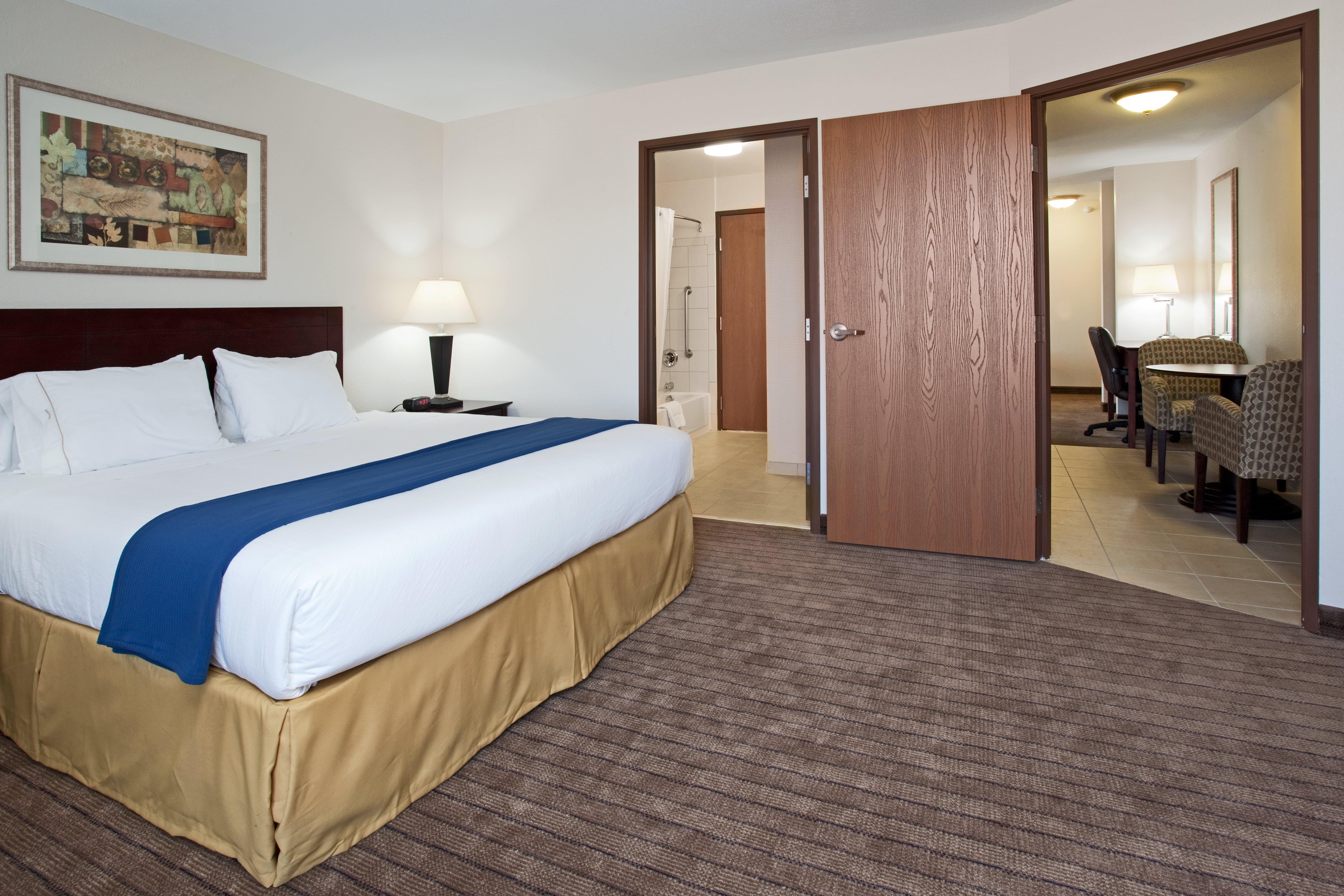Holiday Inn Express & Suites Buffalo, An Ihg Hotel Номер фото
