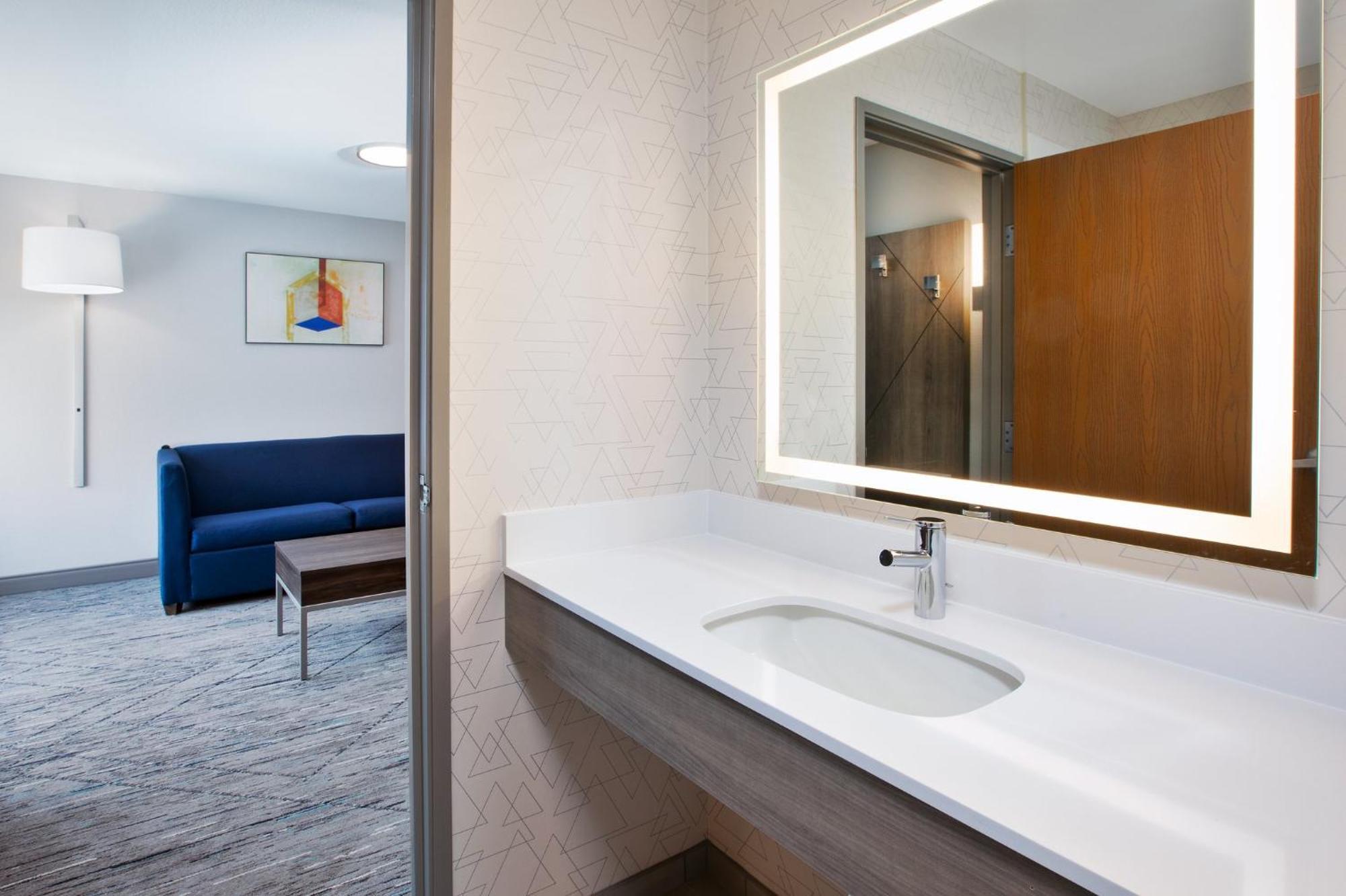 Holiday Inn Express & Suites Buffalo, An Ihg Hotel Екстер'єр фото