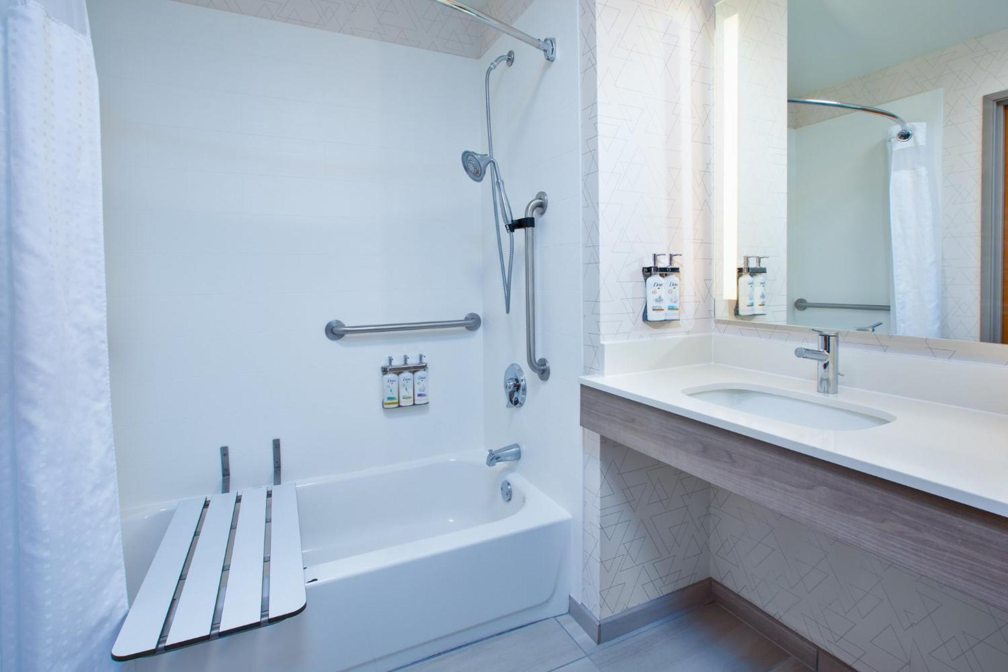 Holiday Inn Express & Suites Buffalo, An Ihg Hotel Екстер'єр фото