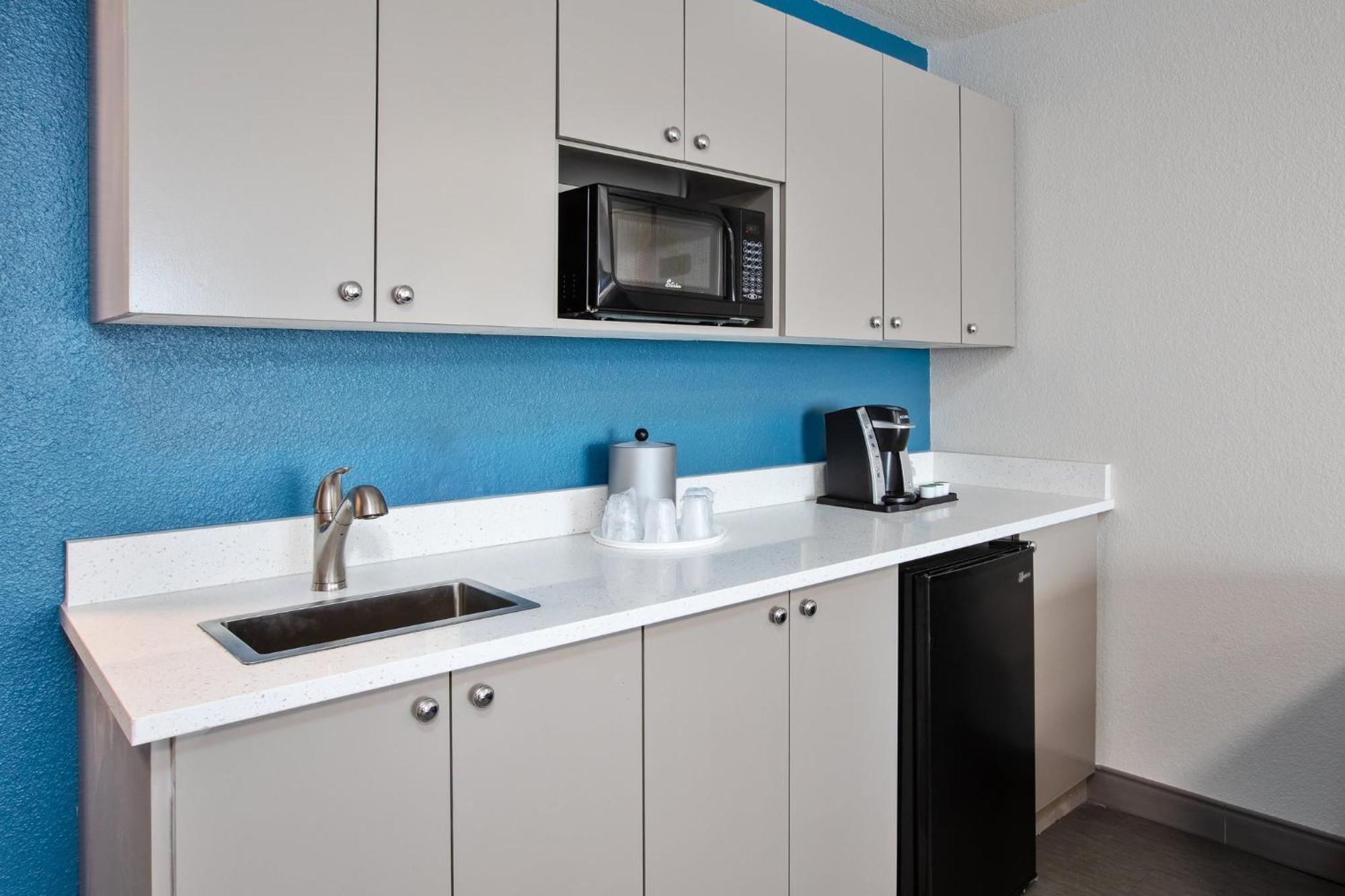 Holiday Inn Express & Suites Buffalo, An Ihg Hotel Екстер'єр фото