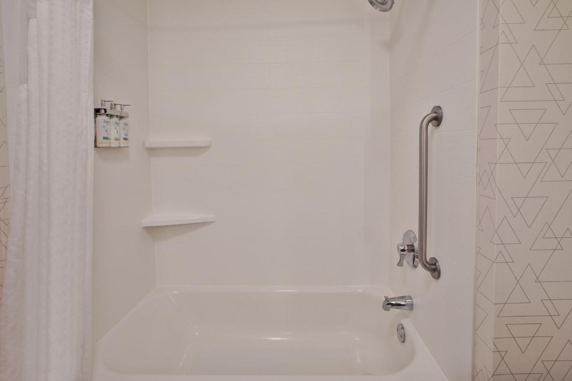 Holiday Inn Express & Suites Buffalo, An Ihg Hotel Екстер'єр фото