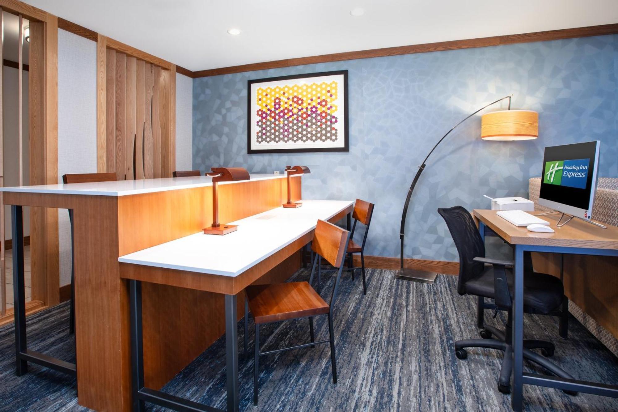 Holiday Inn Express & Suites Buffalo, An Ihg Hotel Екстер'єр фото