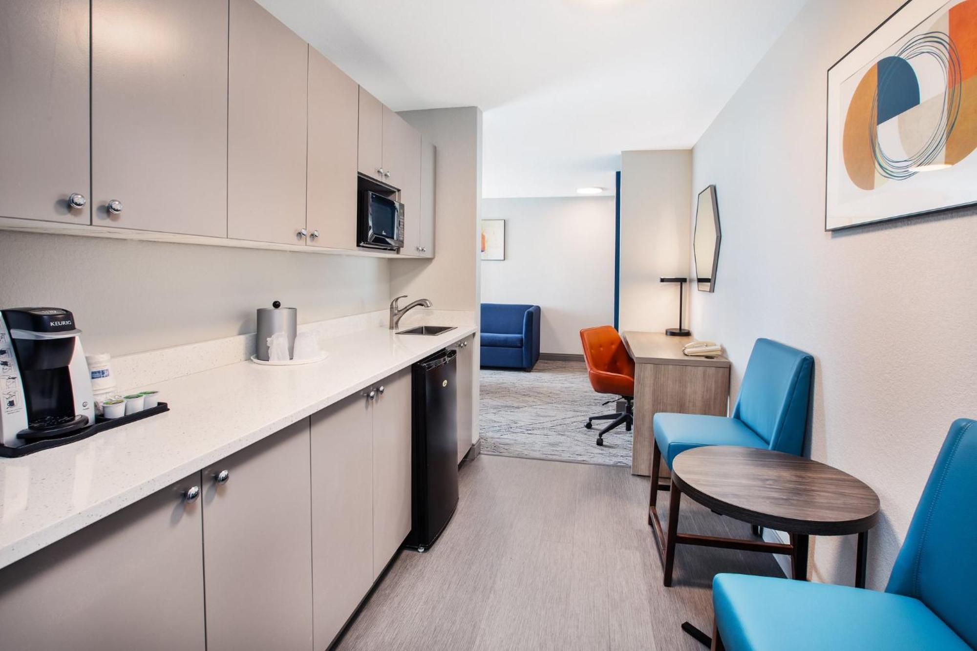 Holiday Inn Express & Suites Buffalo, An Ihg Hotel Екстер'єр фото