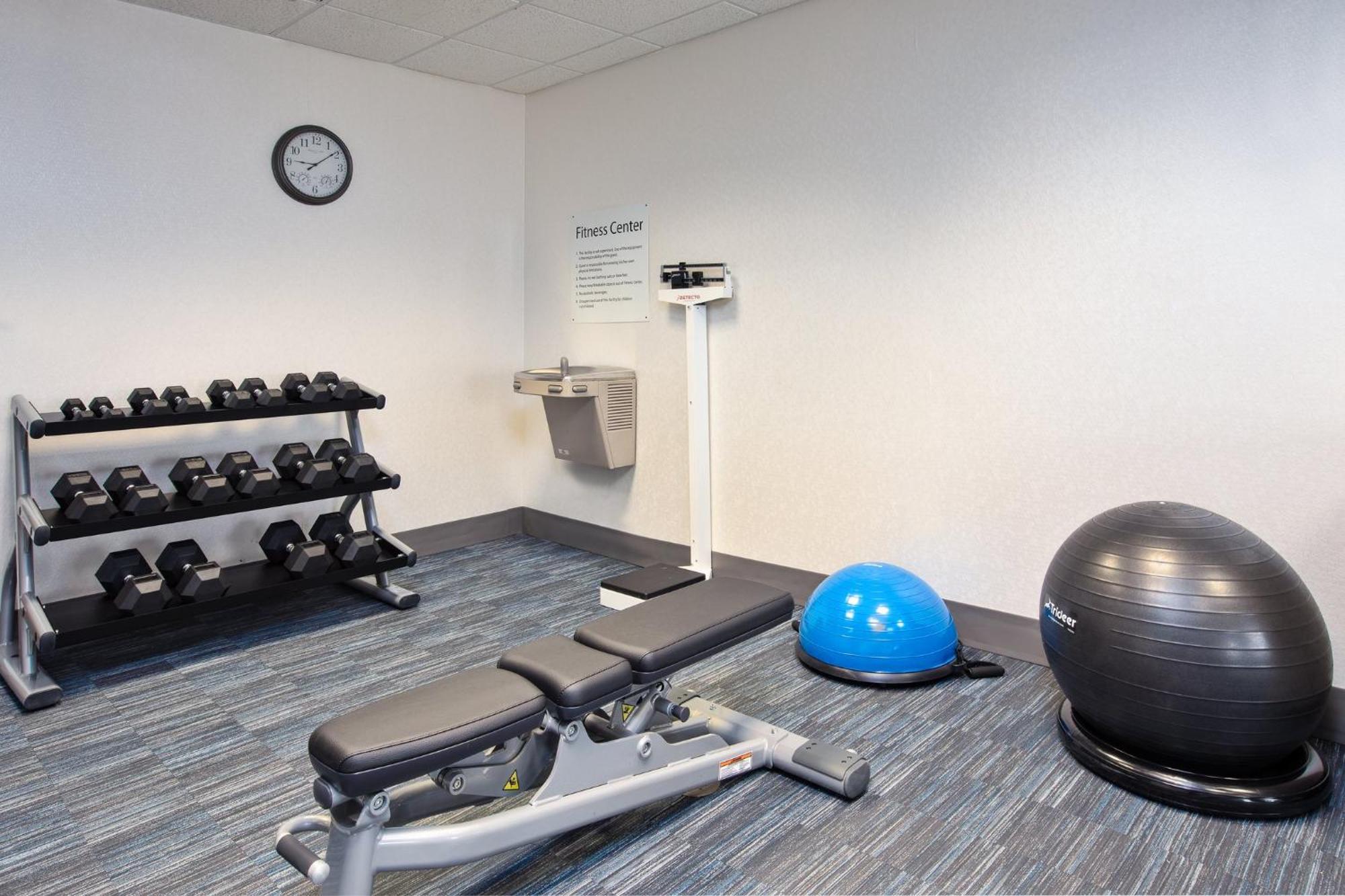 Holiday Inn Express & Suites Buffalo, An Ihg Hotel Екстер'єр фото