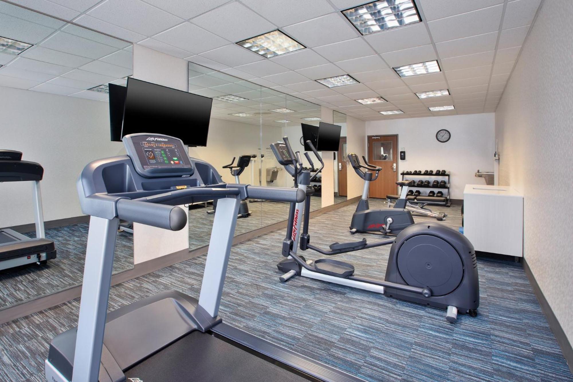 Holiday Inn Express & Suites Buffalo, An Ihg Hotel Екстер'єр фото