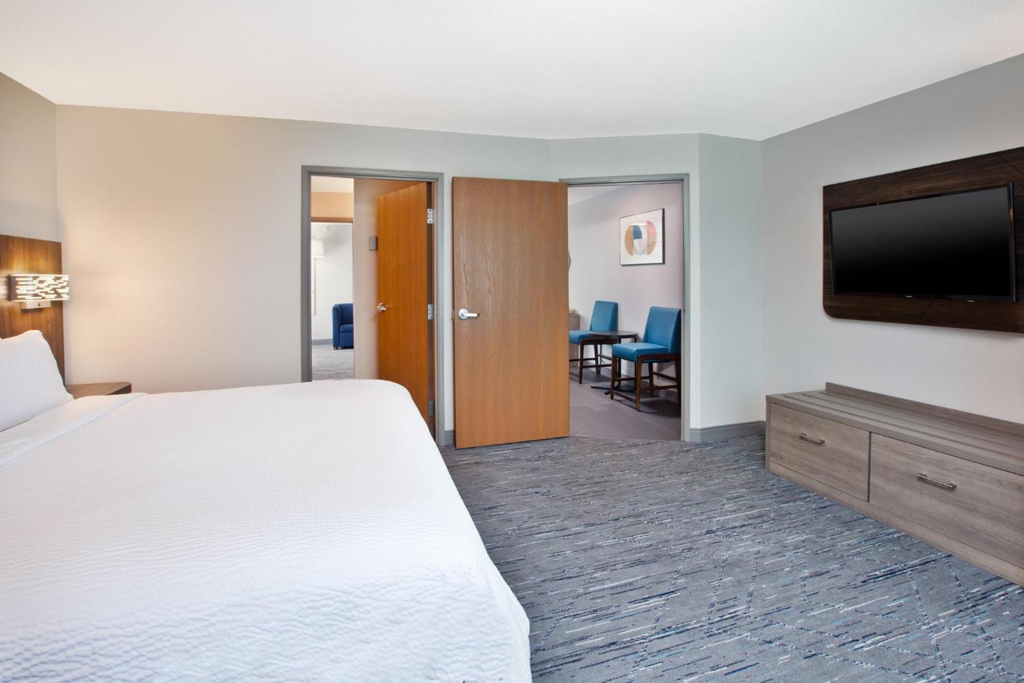 Holiday Inn Express & Suites Buffalo, An Ihg Hotel Екстер'єр фото