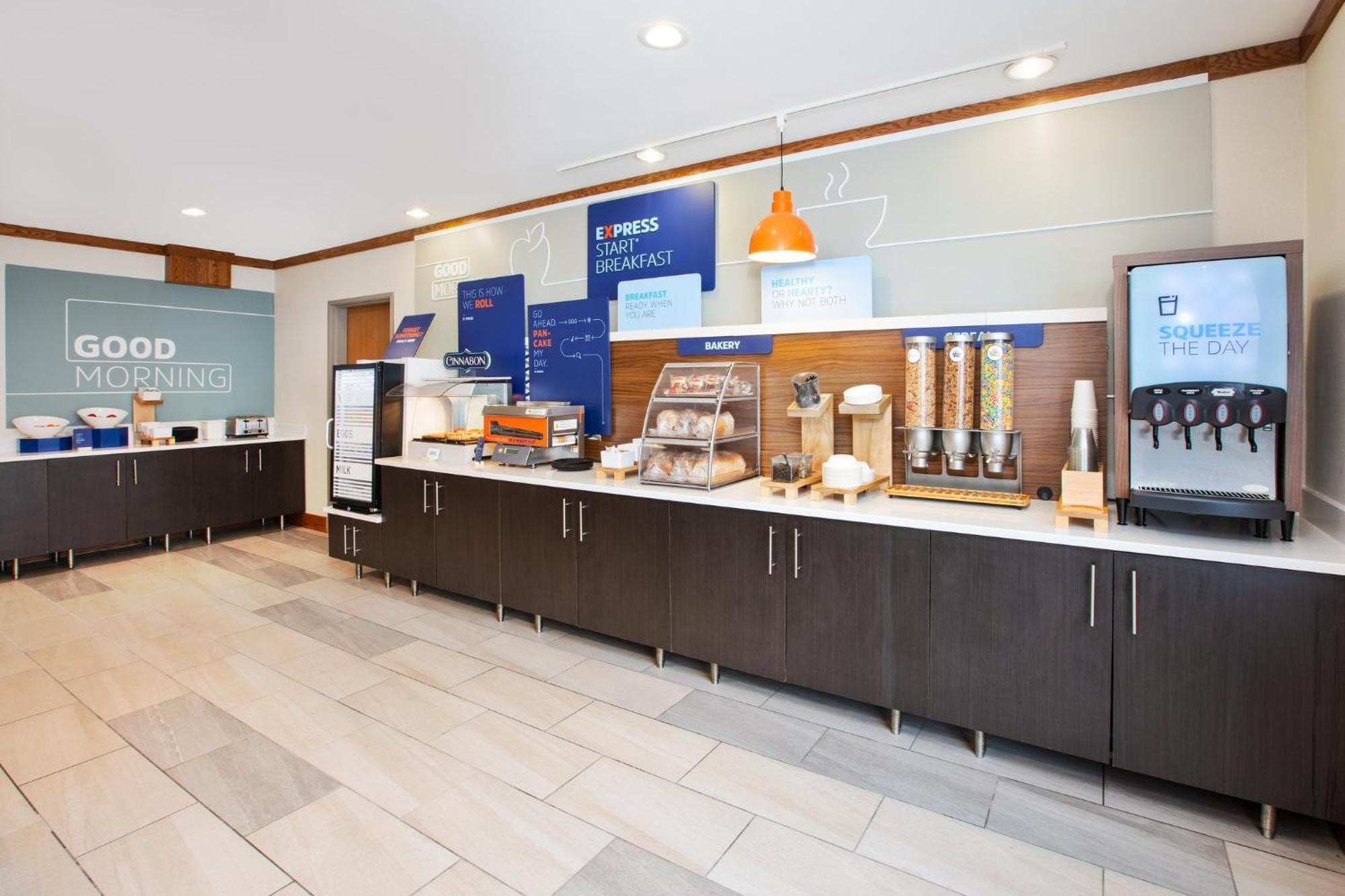 Holiday Inn Express & Suites Buffalo, An Ihg Hotel Екстер'єр фото