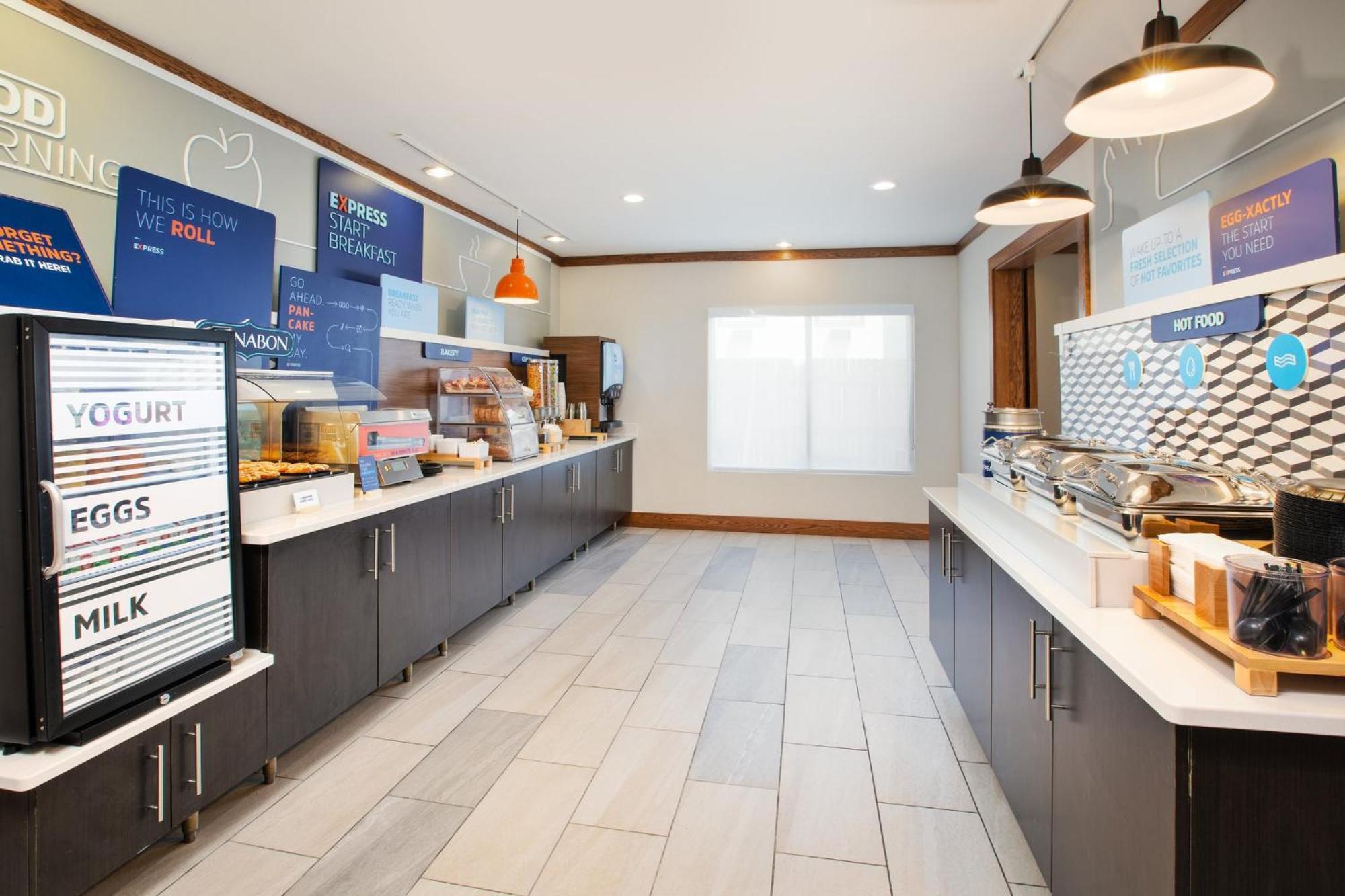 Holiday Inn Express & Suites Buffalo, An Ihg Hotel Екстер'єр фото
