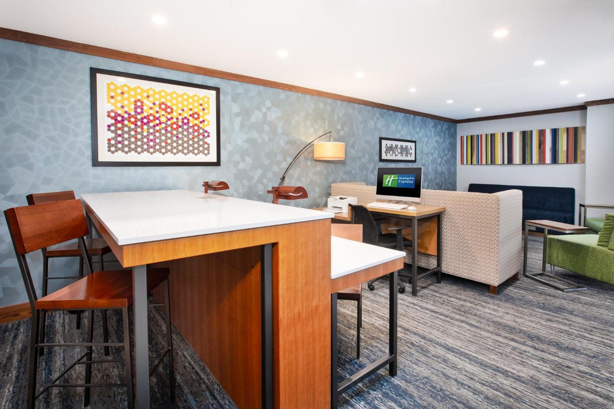 Holiday Inn Express & Suites Buffalo, An Ihg Hotel Екстер'єр фото