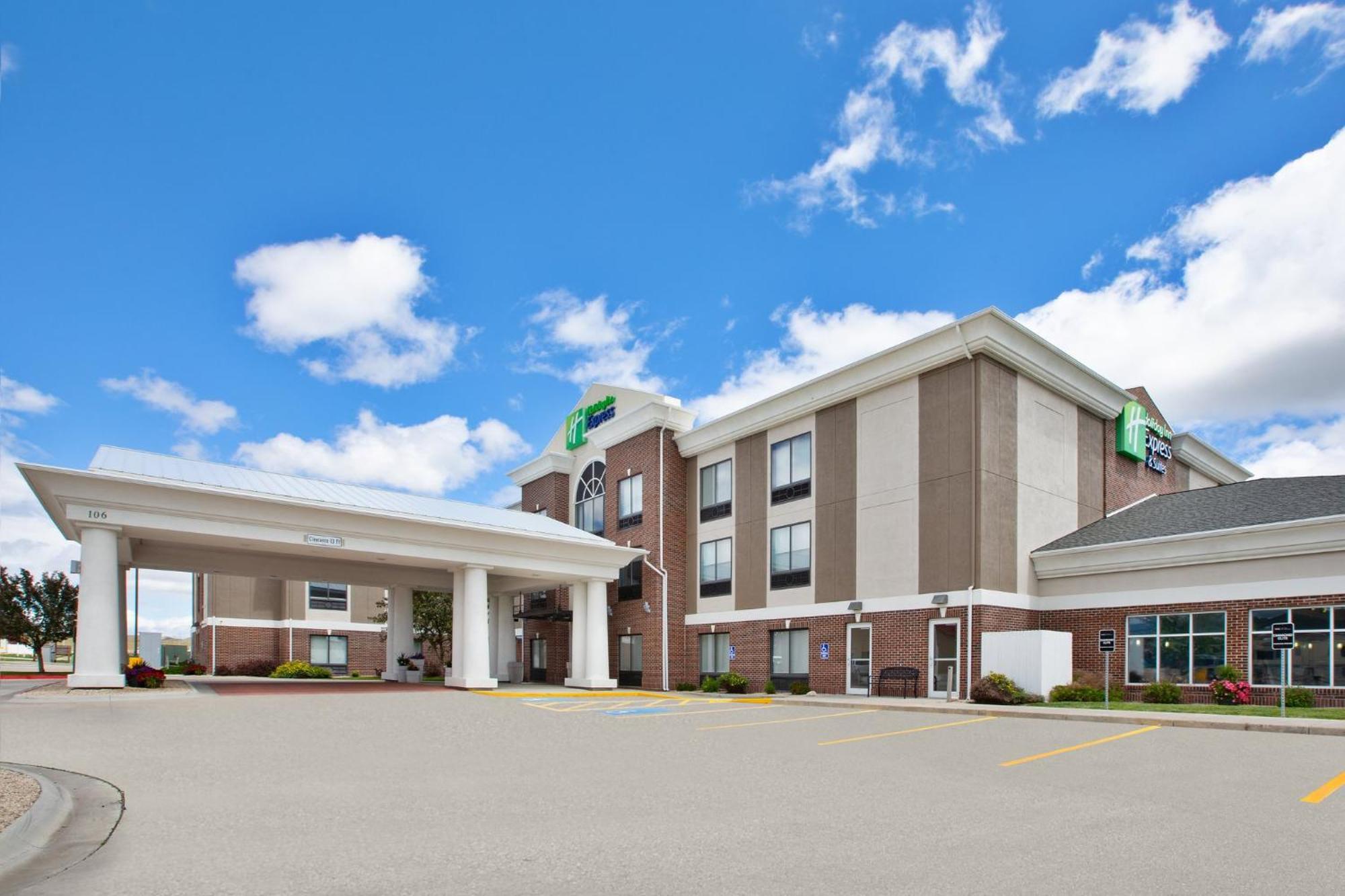 Holiday Inn Express & Suites Buffalo, An Ihg Hotel Екстер'єр фото