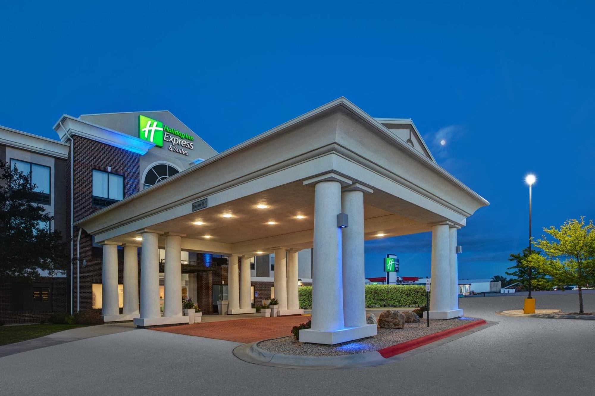 Holiday Inn Express & Suites Buffalo, An Ihg Hotel Екстер'єр фото